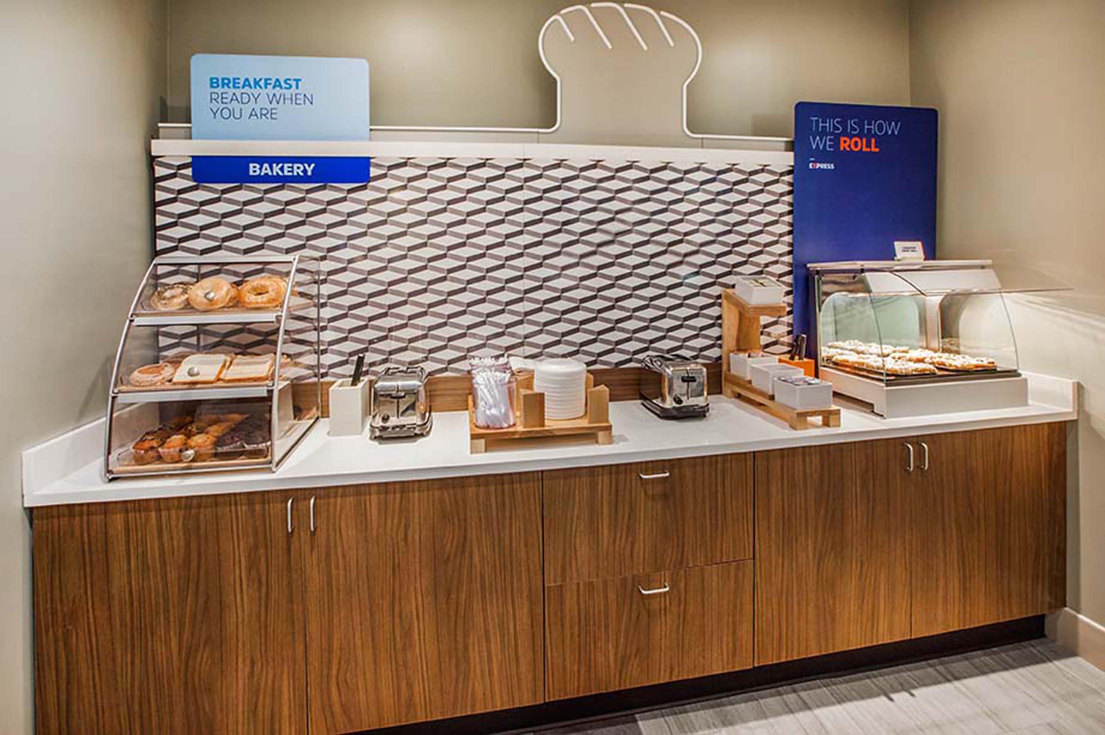 Holiday Inn Express Rome-East By Ihg Εξωτερικό φωτογραφία